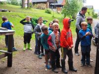 Kluci cekaji na vyrazeni pametni mince.JPG